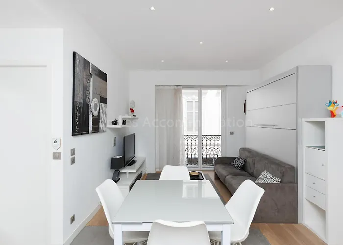 Sparkle アパート カンヌ